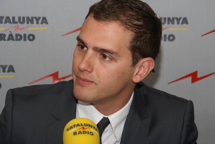 Albert Rivera Hoy En Los Estudios De Catalunya Radio