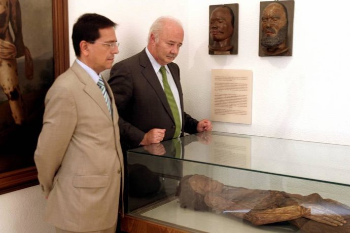 Visita A La Momia Guanche En 2006