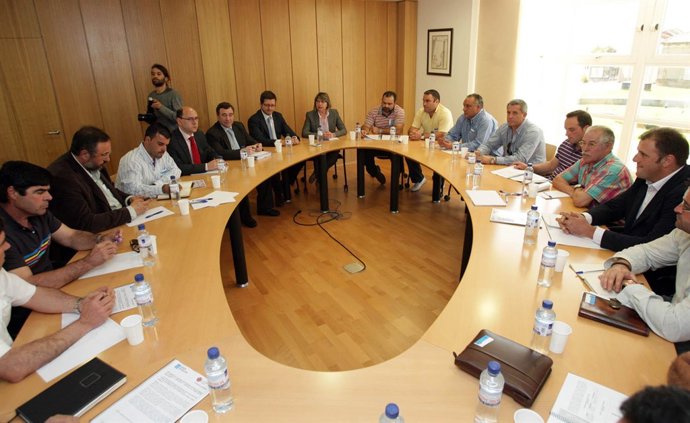 Reunión De La Conselleira Do Mar Con El Sector Bateeiro