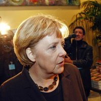 Merkel advierte de que el euro está en peligro