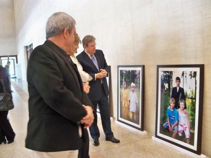 Fernández Santiago, Contemplando La Exposición