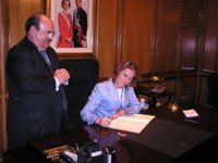 Cospedal ve "inaudito" que aún no se conozca el contenido de un decreto de "ajuste con los más débiles"