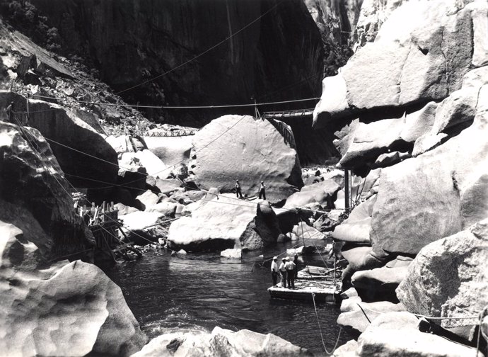 Realización De Sondeos De Investigación En El Cauce Del Río En Aldeadávila (1957
