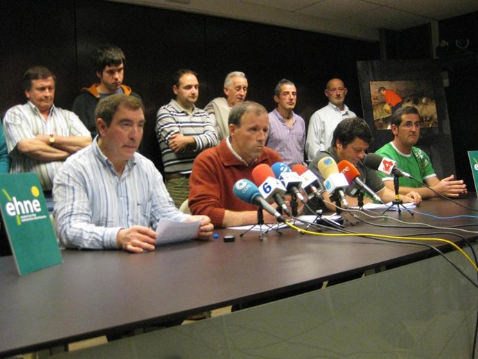 Rueda De Prensa De EHNE Contra La Entrada De Razas Foráneas En La DO Ronca.