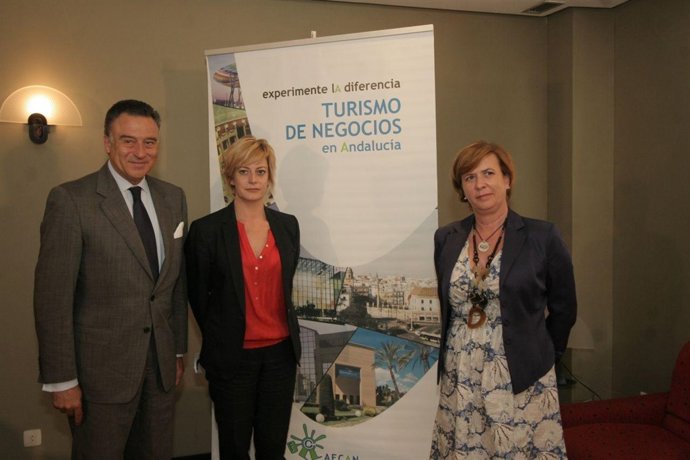 El Presidente Y La Vicepresidenta De Afcan Y La Secretaria General Técnica De La