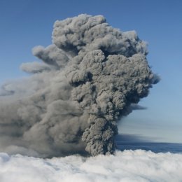 Nuebe de cenizas del Volcán islandés