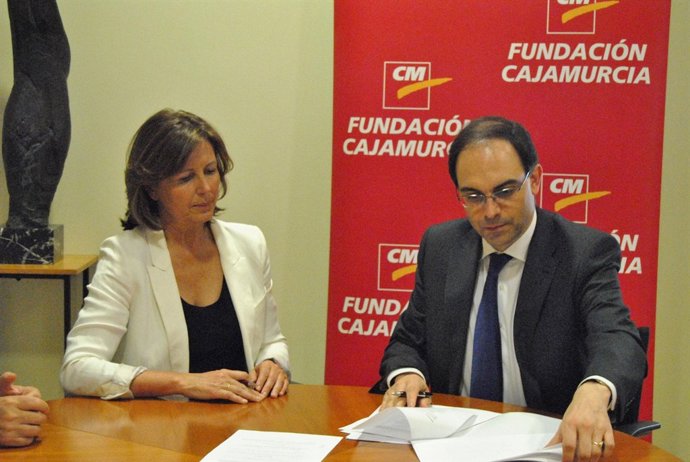 La Presidenta De Unicef-España, Consuelo Crespo, Y El Gerente De La Fundación Ca