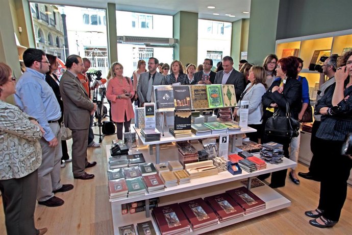 Nueva Tienda En La Alhambra