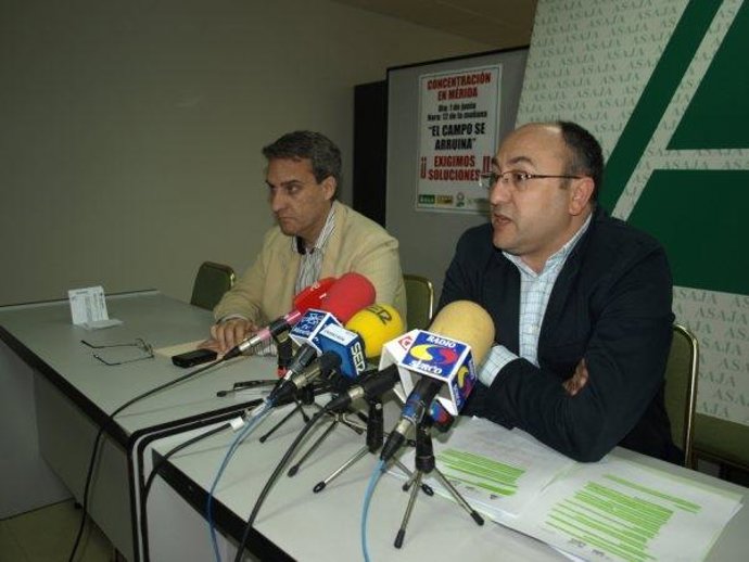 El Secretario Provincial De ASAJA Durante La Rueda De Prensa