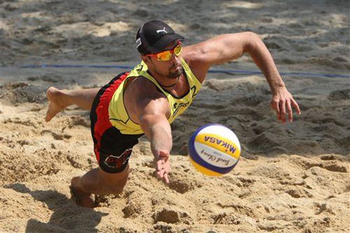 Voley Playa: Adrian Gavira 