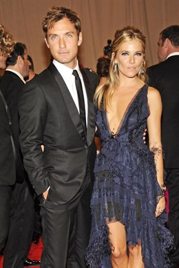 Jude Law y Sienna Miller