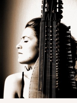 Ana Alcaide Presenta En El Casino De Murcia Su Nuevo Trabajo