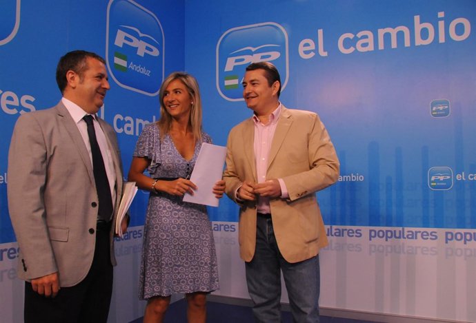 Antonio Sanz, Junto Con Salvador Fuentes Y Patricia Del Pozo