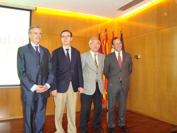 Barrio (Segundo Izquierda) Y Fernández (Pirmero Izquierda), Antes De La Presenta