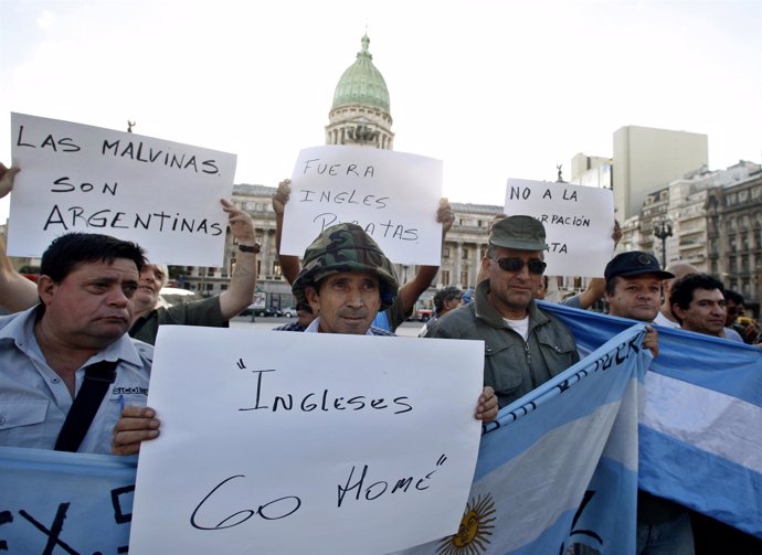 ex combatientes de Malvinas frente al Congreso argentino