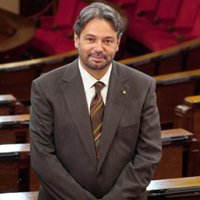 Benach afirma que la comisión "no ayuda nada" a reducir la desafección hacia la política