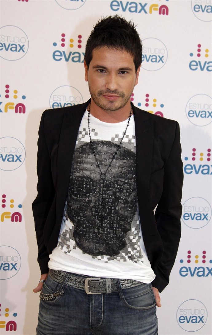 El cantante David de María