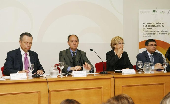 El Consejero De Medio Ambiente Inaugura Unas Jornadas Sobre Cambio Climático En 