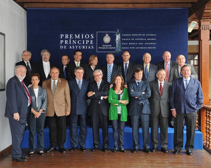 Foto De Familia Del Jurado De Comunicación Y Humanidades 2010
