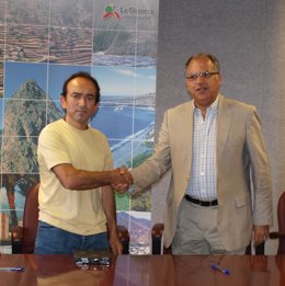 Casimiro Curbelo (Drcha.), Presidente Del Cabildo De La Gomera