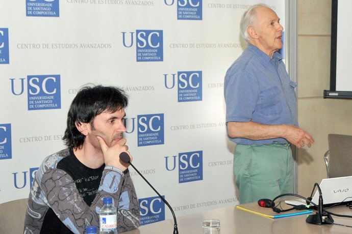 Harold Kroto (dcha) junto al profesor Jorge Mira.