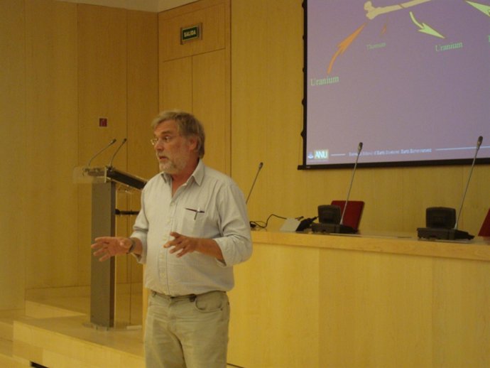 Rainer Grün Durante Su Conferencia En El Cenieh