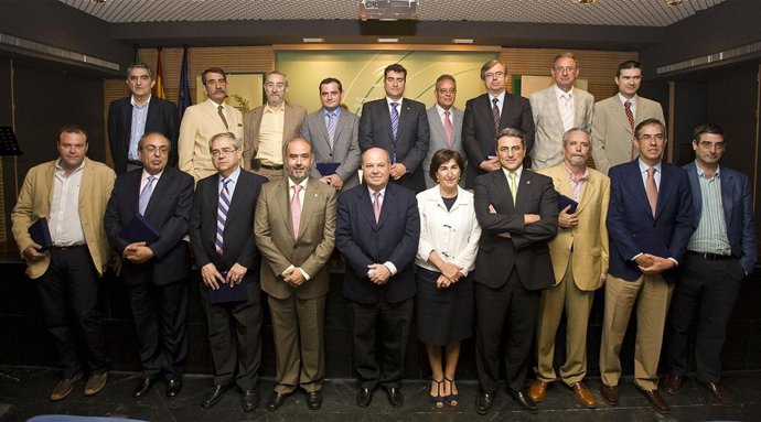 El equipo directivo de la Agencia Andaluza del Agua con representantes del Coleg