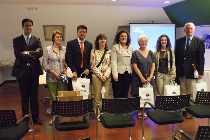 Los Participantes En La Reunión