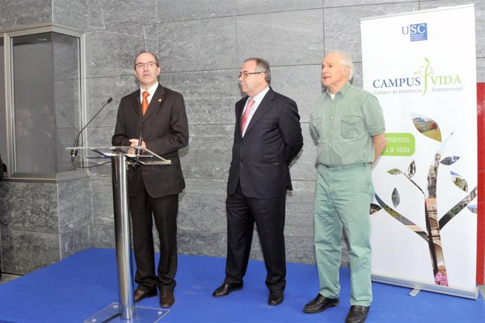 Barro, Bugallo y Premio Nobel Kroto inaguran el centro singular de química