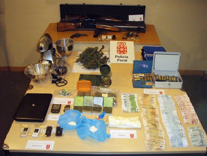 Imagen del material incautado por la Policía Foral.