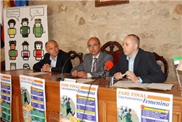 Fabián Quesada asiste en Olivenza a la presentación de la fase de ascenso