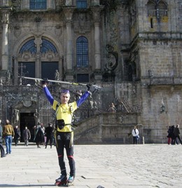 El alpinista Andrés Villar antes de iniciar el Camino Francés en patines