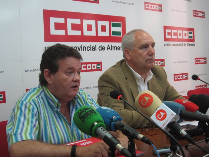 El secretario provincial de CCOO en Almería, Juan Pallarés, y el secretario gene