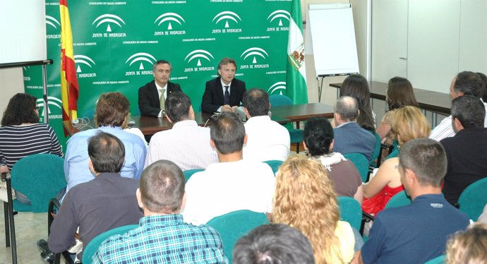 El presidente de la Diputación de Almería, Juan Carlos Usero, y el director gene