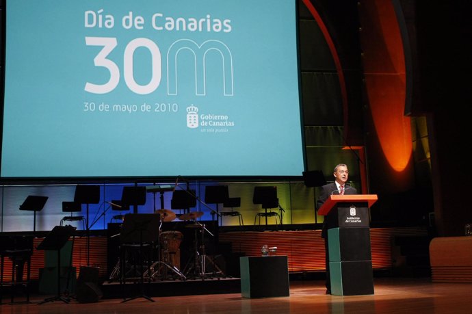 El Presidente Del Gobierno De Canarias, Paulino Rivero, En Su Discurso Con Motig