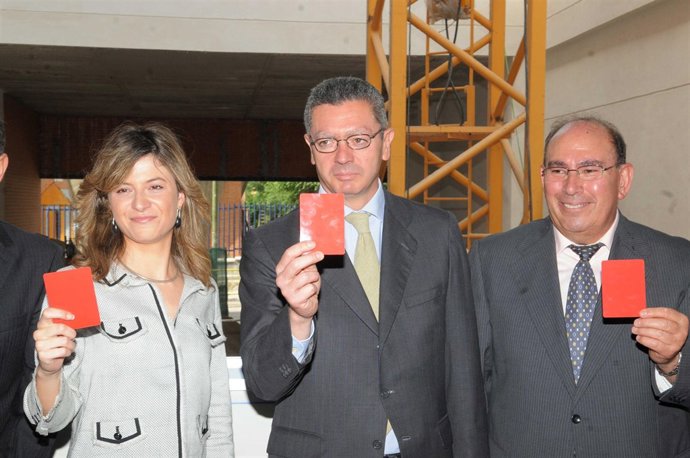 Bibiana Aído, Alberto Ruiz-Gallardón y el presidente de la Fundación Padre Llano