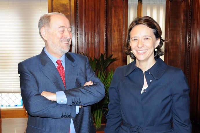 Encuentro entre el alcalde de Oviedo y la directora de la Fundación Principe de 