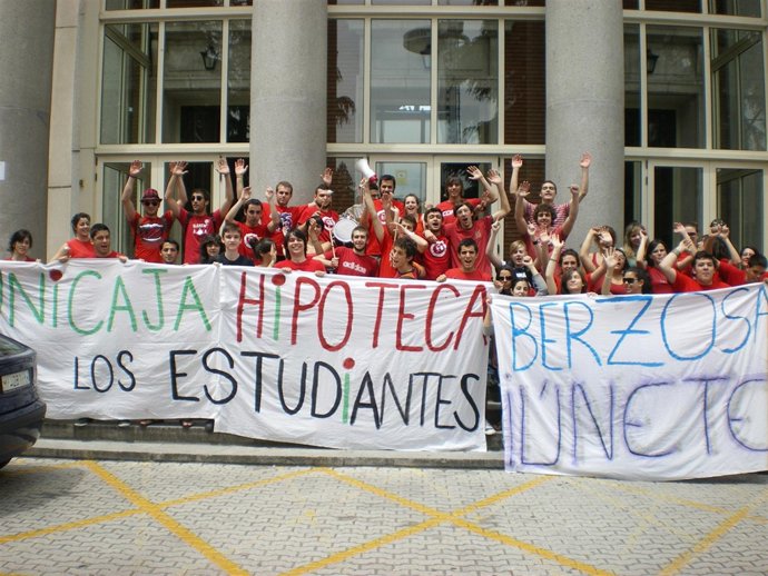 Protesta de colegiales del San Juán Evangelista