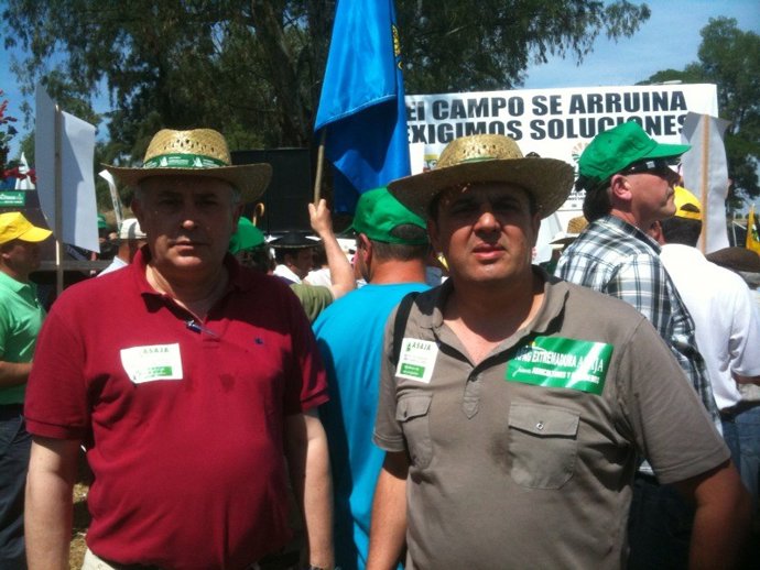 Juan Pérez Sánchez-Orozco, a la derecha