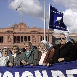 Abuelas de Plaza de Mayo