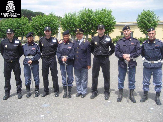 Policías Nacionales españoles con la Policía Italiana