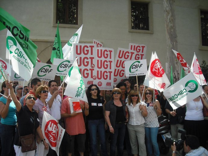 Delegados sindicales de  UGT- Murcia, CSI.F, y Sterm-Intersindical 