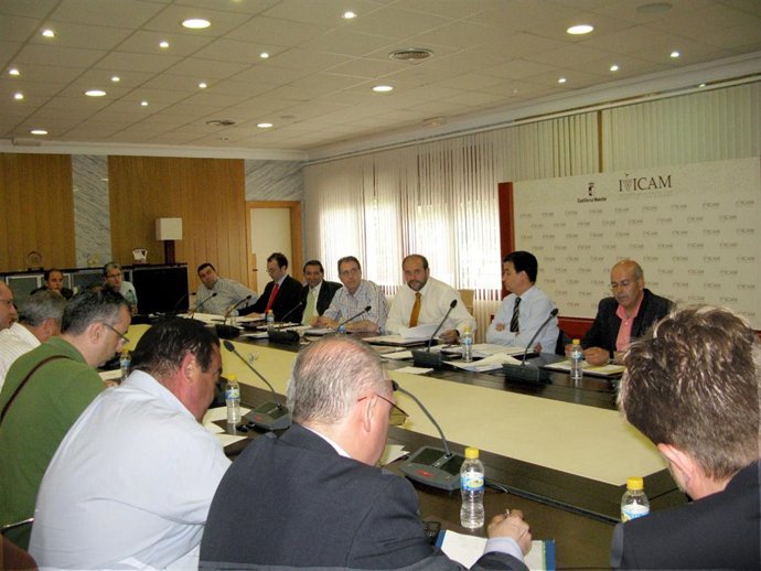 El consejero durante la reunión del IVICAM