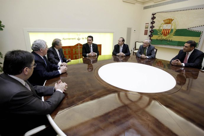 Manuel Bustos recibe a Unnim