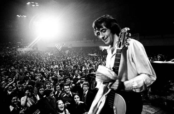Serrat en concierto en 1976