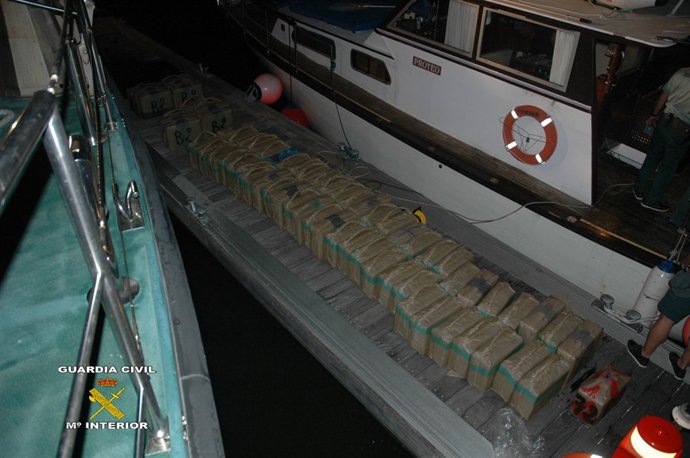 Material incautado durante una operación contra el narcotráfico en Punta Umbría.