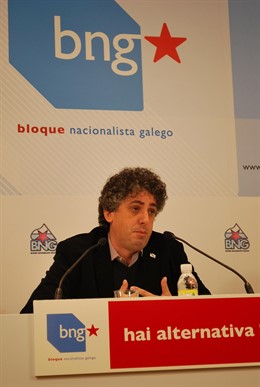 El senador del BNG, Xosé Manuel Pérez Bouza, en una rueda de prensa