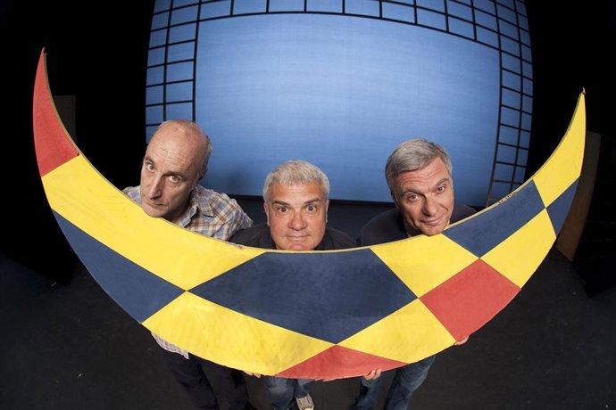 Los componentes de Tricicle en la presentación de su espectáculo en el Teatro Cu