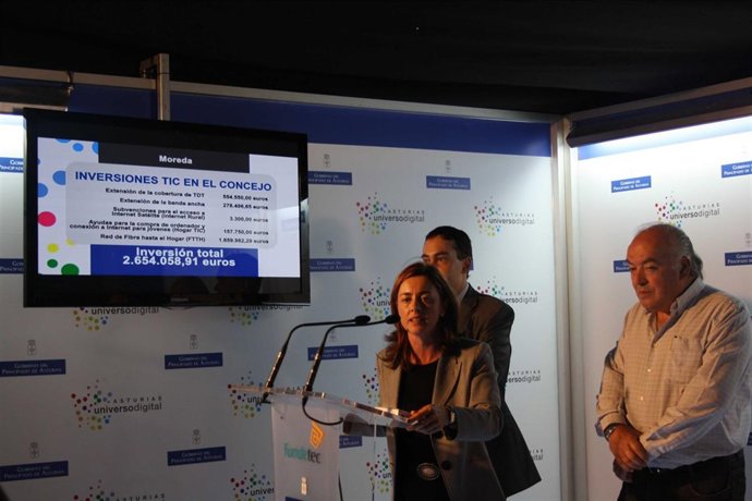 Alberto Pérez Cueto, Ana Rosa Migoya y Gabriel Pérez Villalta, durante su visita