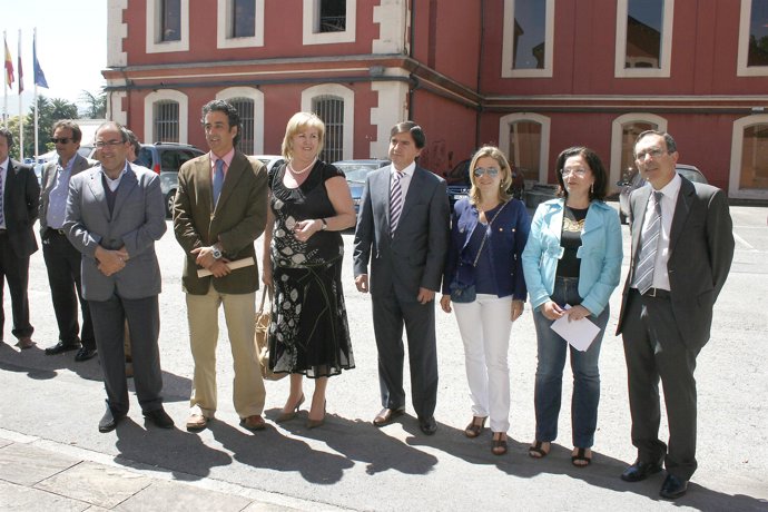 Las autoridades presentes en el acto